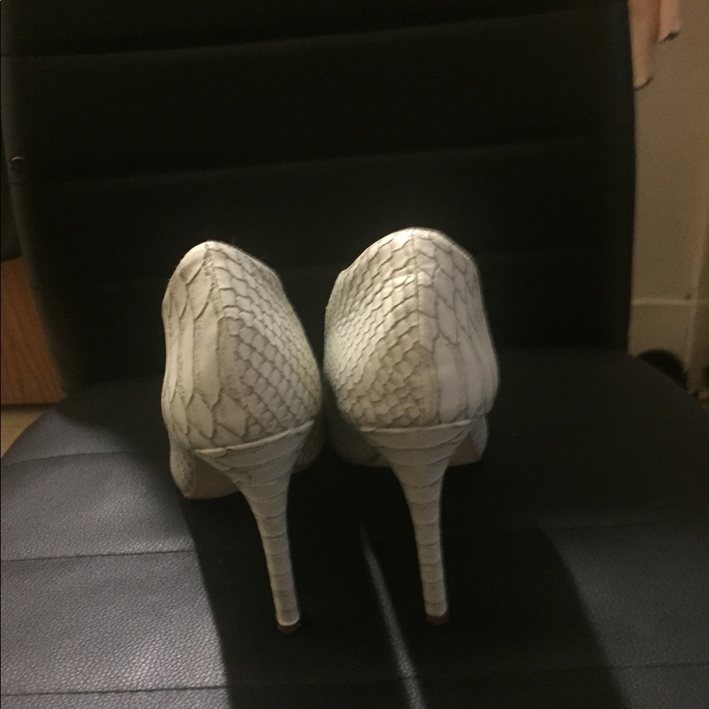 Shoes - Picture 4 of 7